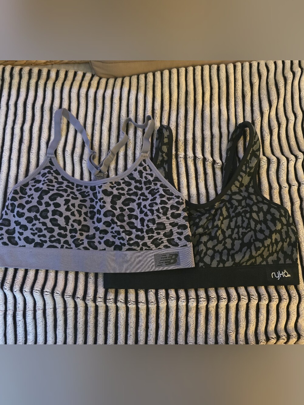 (Set Of 2) Women's Leopard Print Sports Bras - Lavender & Black